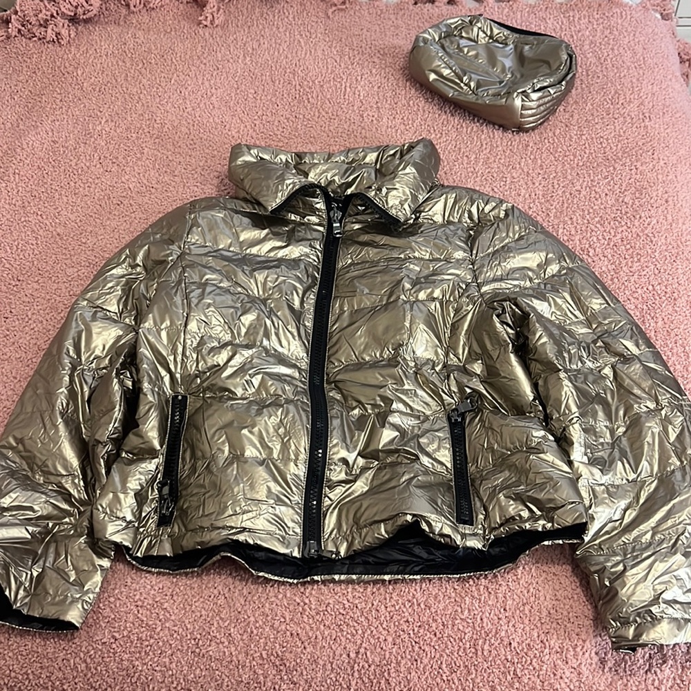 Anorak Medium Women’s gold puffer jacket. Duck Goose Down w/matching bag